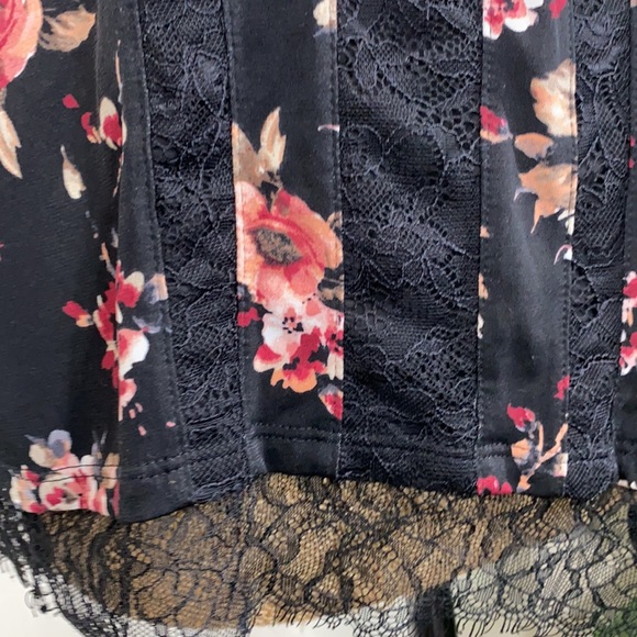 White House Black Market Floral & Lace Eyelash Blouse - Picture 6 of 14